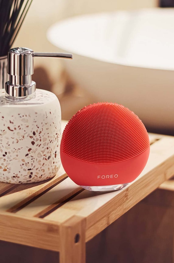 Dvostrani masažer za čišćenje lica FOREO LUNA™ 4 mini F1320 narančasta