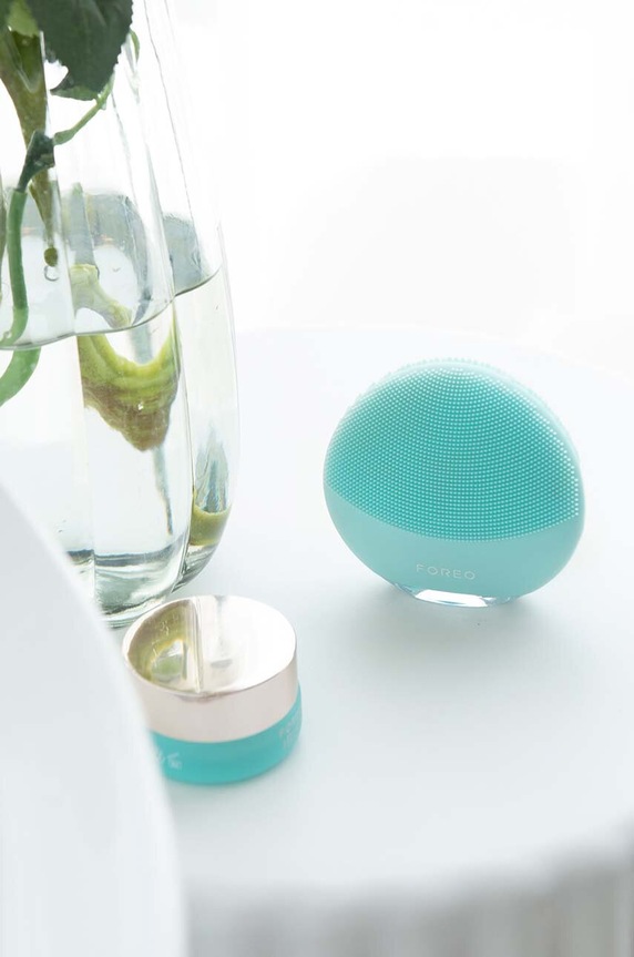 Μασάζ καθαρισμού προσώπου διπλής όψης FOREO LUNA™ 4 Mini F1313 τιρκουάζ
