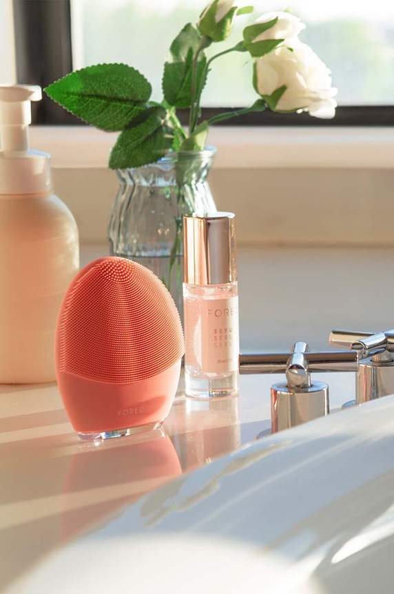 FOREO szczoteczka do oczyszczania i ujędrniania skóry twarzy LUNA™ 4 Balanced Skin F1269