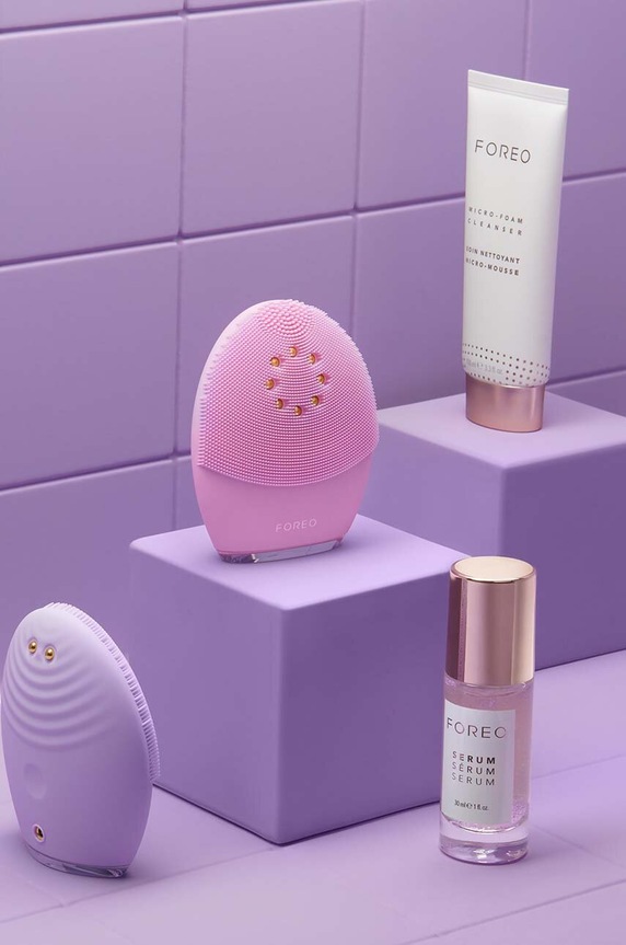 FOREO urządzenie do termicznego oczyszczania twarzy i modelowania mikroprądem LUNA™ 3 Plus F9373 różowy