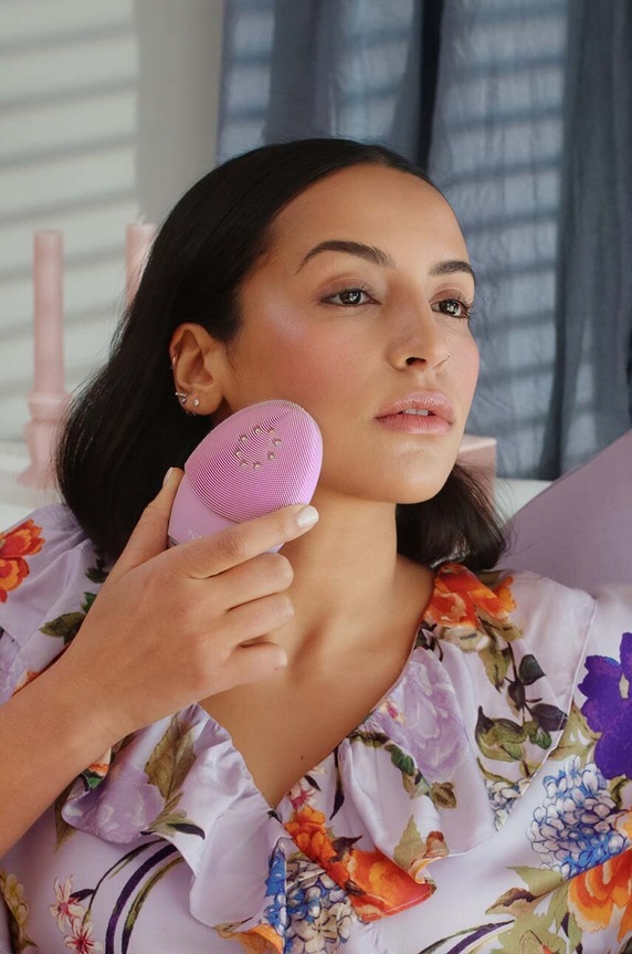 FOREO urządzenie do termicznego oczyszczania twarzy i modelowania mikroprądem LUNA™ 3 Plus F9373