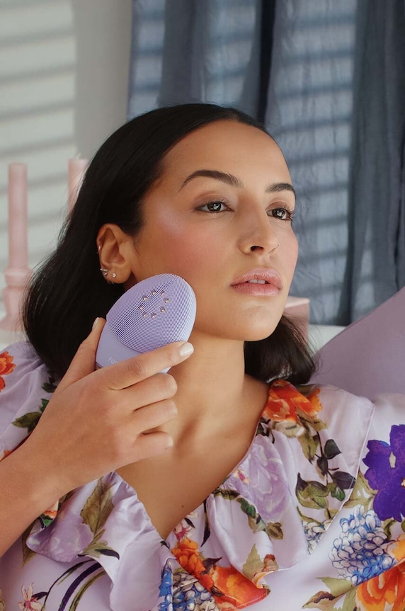 FOREO urządzenie do termicznego oczyszczania twarzy i modelowania mikroprądem LUNA™ 3 Plus F9397 fioletowy