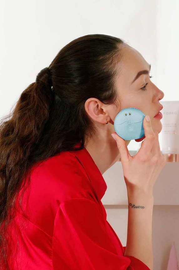 Inteligentna naprava za analizo in čiščenje kože na obrazu FOREO LUNA™ Play Smart 2 F0200 turkizna