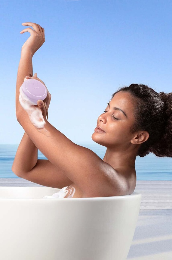 Sonična četka za tijelo FOREO LUNA™ 4 Body ljubičasta F1375