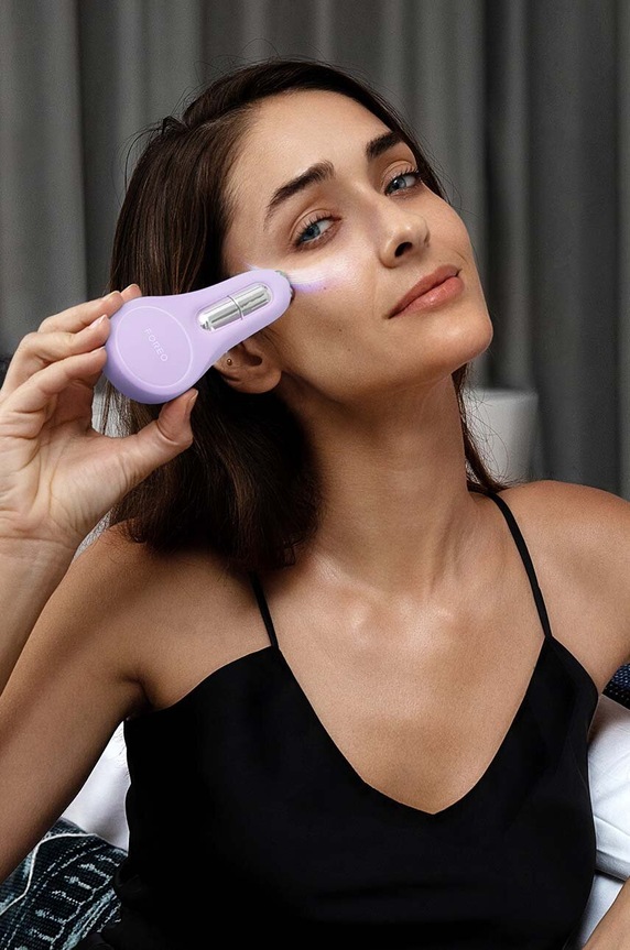 Home SPA Συσκευή μικρορεύματος FOREO για λείανση των γραμμών των ματιών και των χειλιών BEAR™ 2 F1733 μωβ