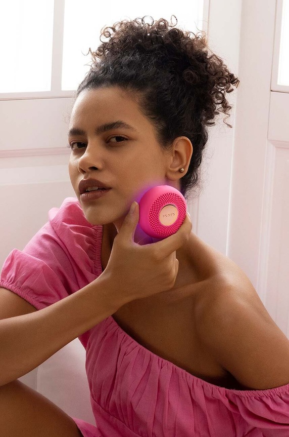 FOREO dispozitiv pentru aplicarea măștilor și terapie cu lumină UFO™ 3 mini F1566 roz AA00