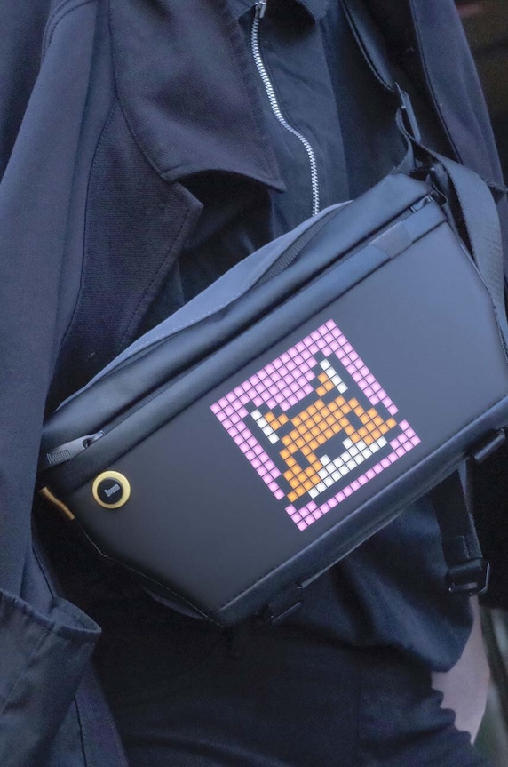 Lifestyle Torba oko struka s pixel art zaslonom Divoom Pixoo Sling Bag 6958444603612 crna