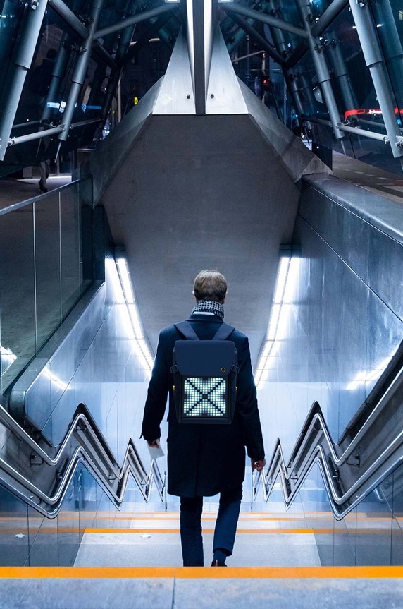 Ruksak s pixel art zaslonom Divoom Backpack-M 6958444603711