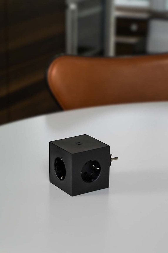 Zásuvka Avolt Square 2 USB-C čierna SQ2.EUFC30.WMSB.