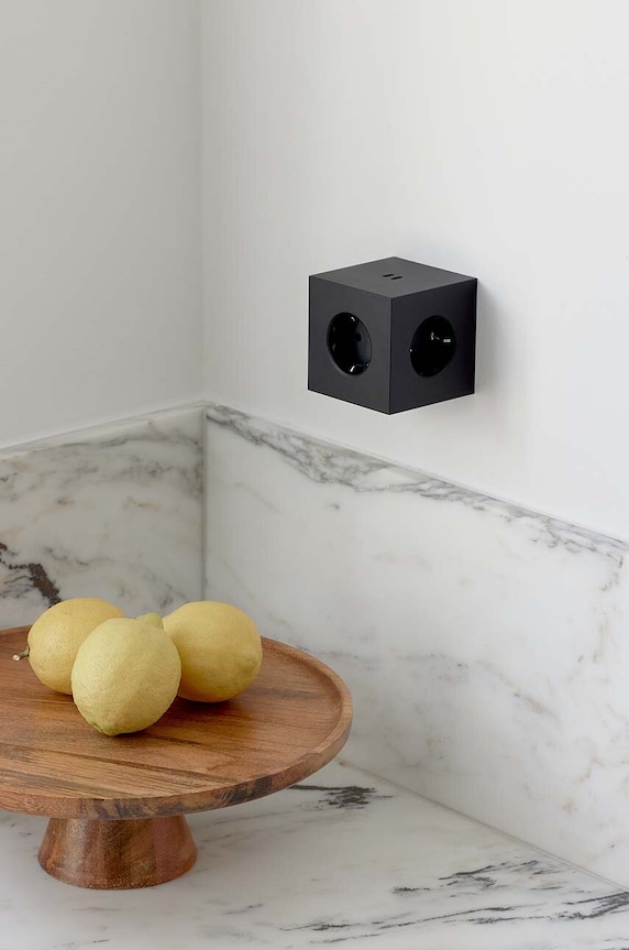 Zásuvka Avolt Square 2 USB-C SQ2.EUFC30.WMSB. čierna