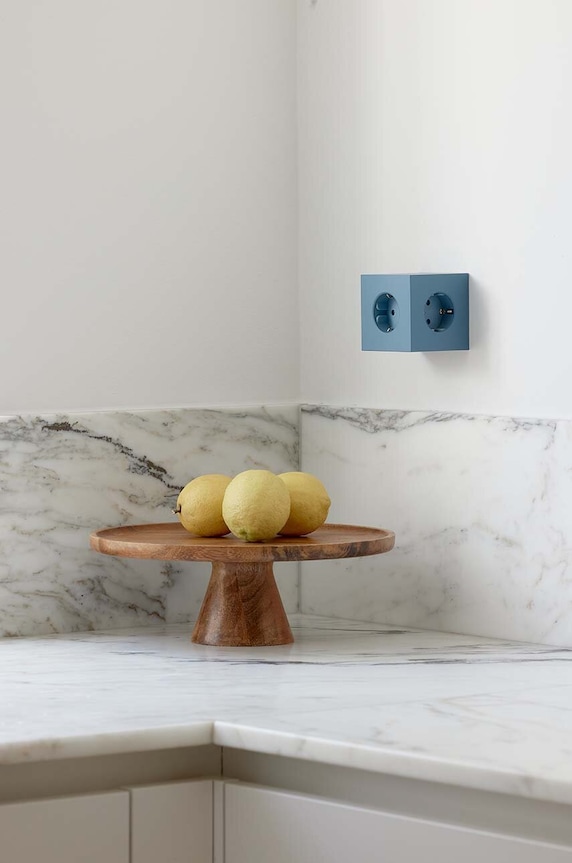 Lifestyle Avolt rozgałęźnik modułowy Square 2, USB-C SQ2.EUFC30.WMSHB. niebieski