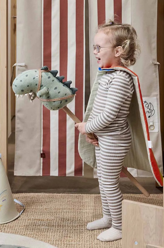 OYOY dinoszaurusz egy boton Theo Hobby Dinosaur M107656 többszínű AA00