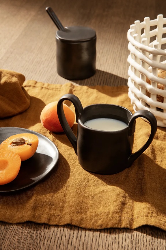 Šalica ferm LIVING Flow Kids Mug 190 ml 1104263205 crna AA00