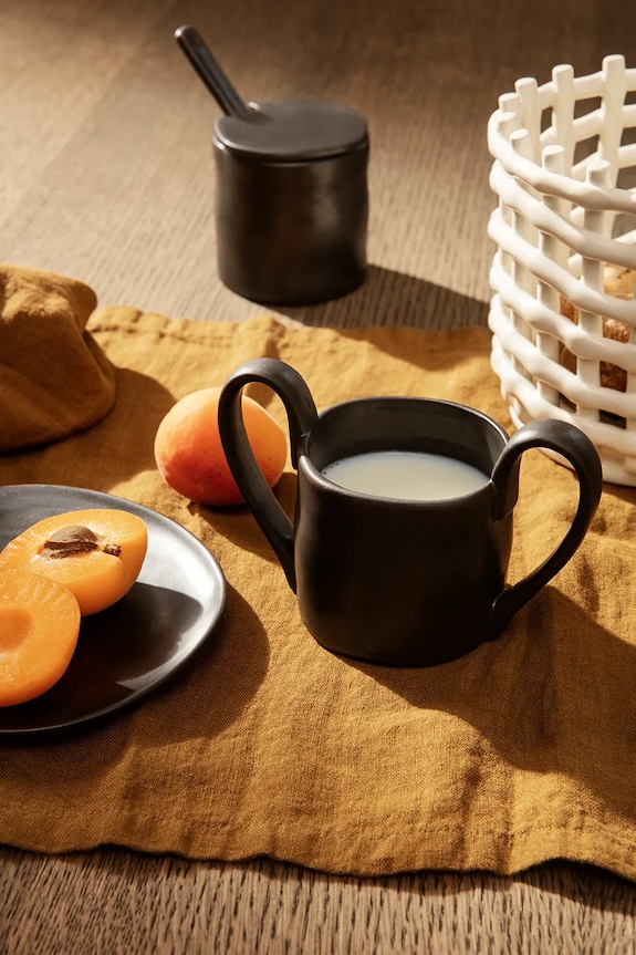 Šalica ferm LIVING Flow Kids Mug 190 ml 1104263205 crna AA00