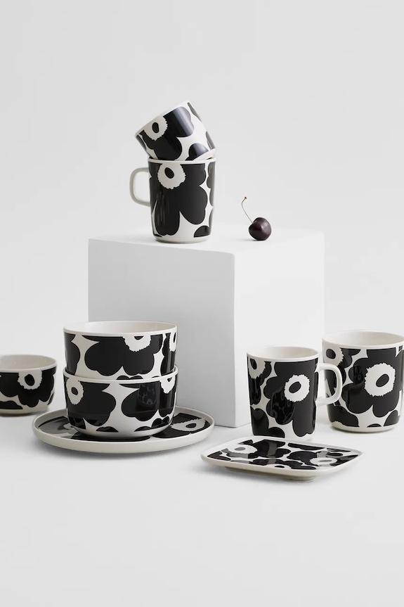 Marimekko hrnček z kameniny 400 ml 070636.190 čierna AA00