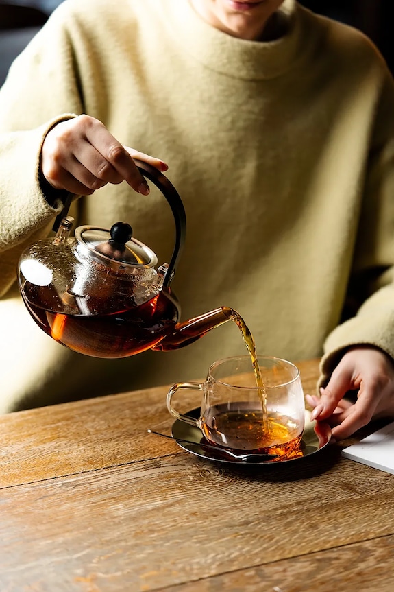 Vialli Design šálka s podstavcom z borosilikátového skla 400 ml 2279 priesvitná