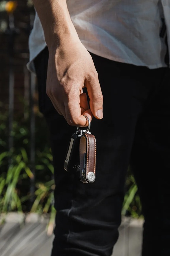 Θήκη για κλειδιά Orbitkey Leather Espresso 8,5 cm καφέ LTHO.2.ESBR