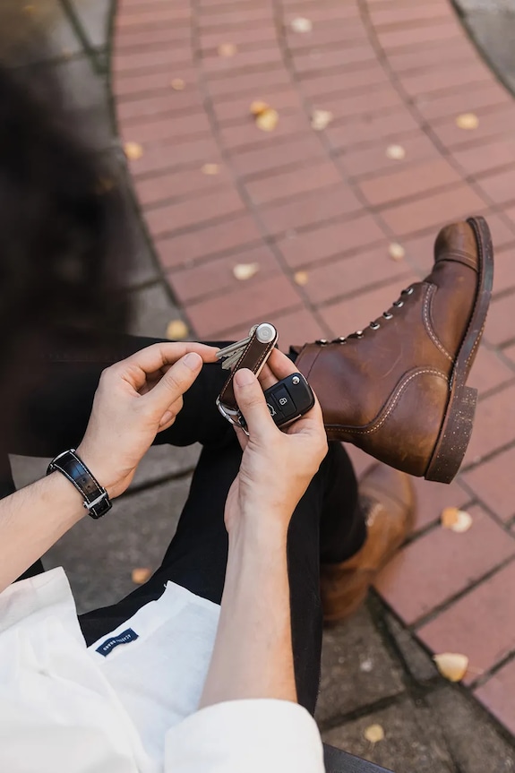 Θήκη για κλειδιά Orbitkey Leather Espresso 8,5 cm LTHO.2.ESBR