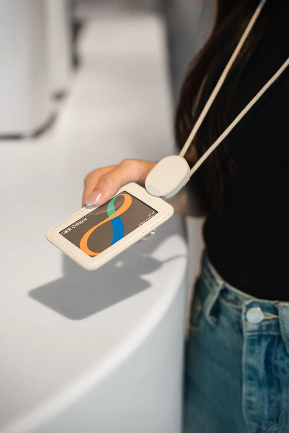 Držač za osobnu iskaznicu s vrpcom za vezanje Orbitkey Card Holder 56 x 7 x 0,4 cm WCLA.STO.202 bež