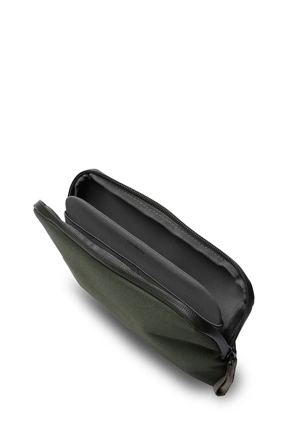 Lifestyle Orbitkey organizator de birou portabil Desk Pouch 22 x 12 x 5 cm WDP1.OLV.109 verde
