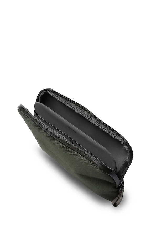 Lifestyle Orbitkey organizator de birou portabil Desk Pouch 22 x 12 x 5 cm WDP1.OLV.109 verde