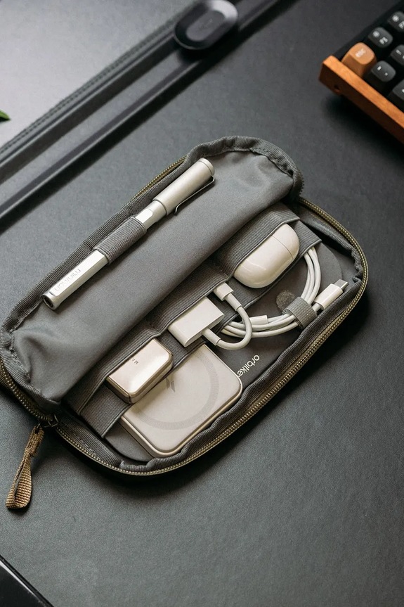 Cestovný organizér 2v1 Orbitkey Tech Pouch 23 x 14 x 8 cm WTP1.OLV.109