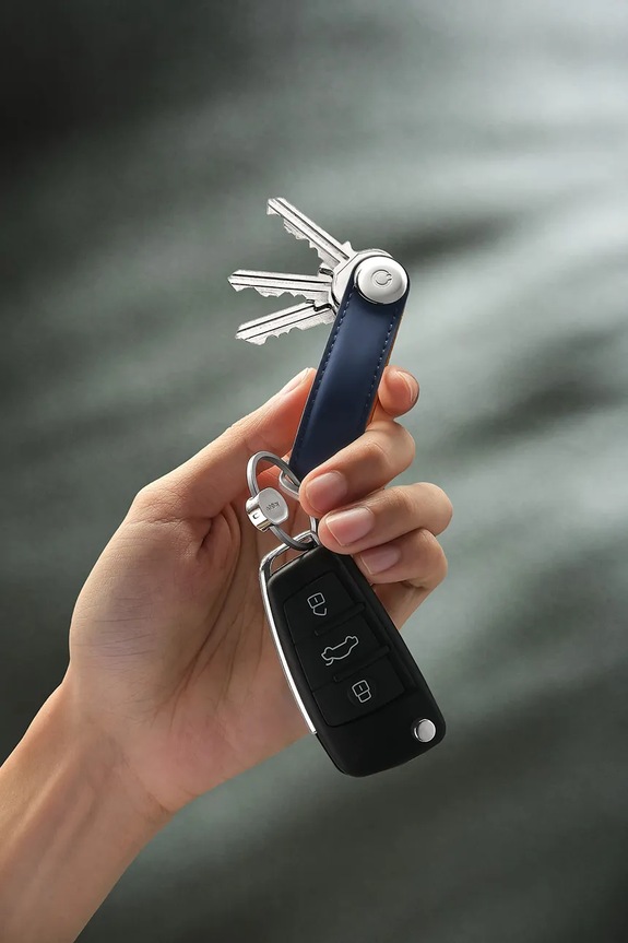 Kožená kľúčenka Orbitkey Matte Leather 8,6 x 2,2 cm KML2.DUK.101 tmavomodrá