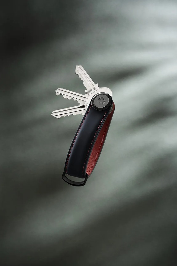 Kožená kľúčenka Orbitkey Matte Leather 8,6 x 2,2 cm KML2.EMB.101