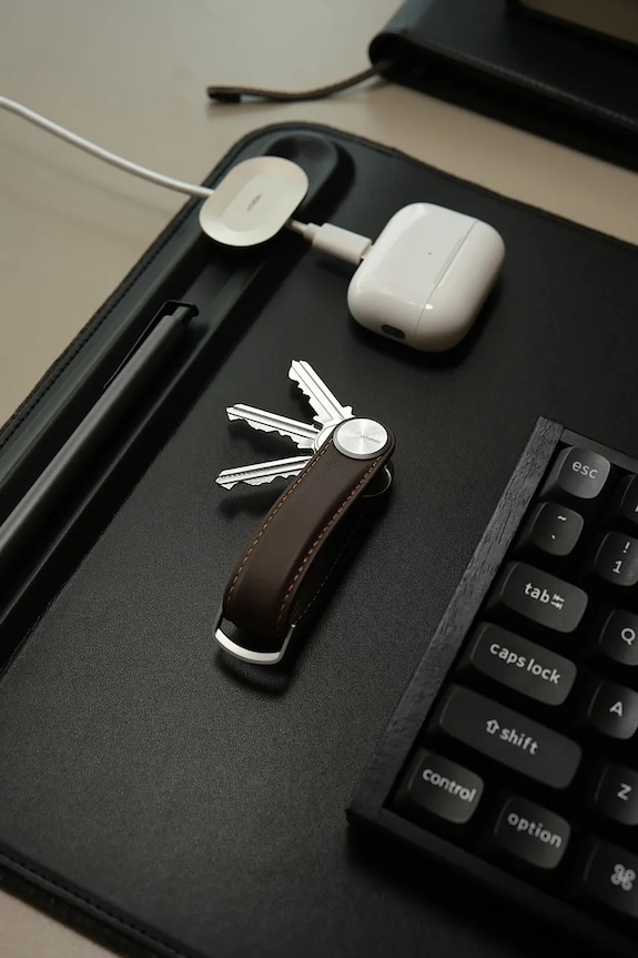Kožená kľúčenka Orbitkey Pro Leather 9,3 x 3,5 cm KPR1.MHG.101