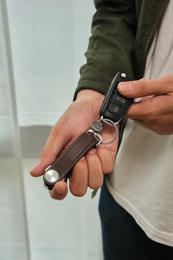 Kožená kľúčenka Orbitkey Pro Leather 9,3 x 3,5 cm KPR1.MHG.101