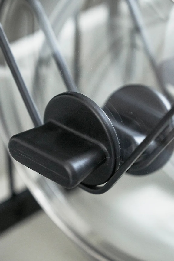 Οργανωτής για καπάκια και τηγάνια, αναδιπλούμενος Yamazaki Tower 45-82 x 20 x 17,5 cm 3841