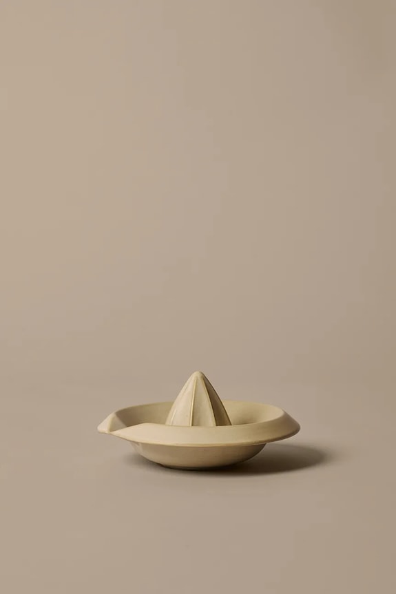 Kuchyňa a bar Ferm Living odšťavovač na citrusy z kameniny 7,5 x 16 cm 1104272481 béžová