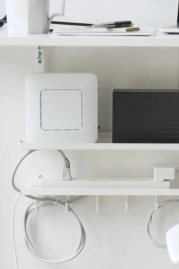 Lifestyle Yamazaki organizer na kable i router ze stali 40 x 11,5 x 43 cm 5461 biały