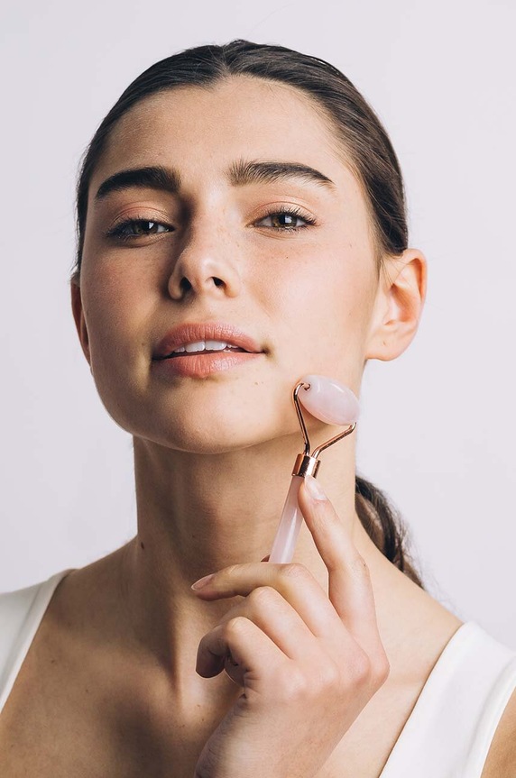 Masážní váleček na obličej Zoë Ayla Luxurious Rose Quartz růžová QUARTZ.ROLL