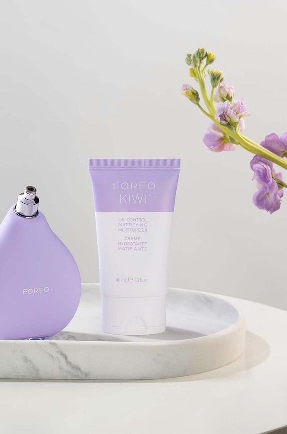 Hydratačný a zmatňujúci krém pre mastnú pleť FOREO KIWI Oil Control Mattifying Moisturizer 40mL F2433