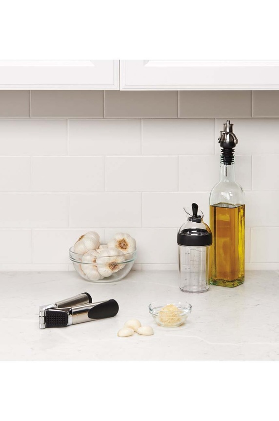 OXO shaker do dressingów Good Grips 236 ml O.1268980 czarny