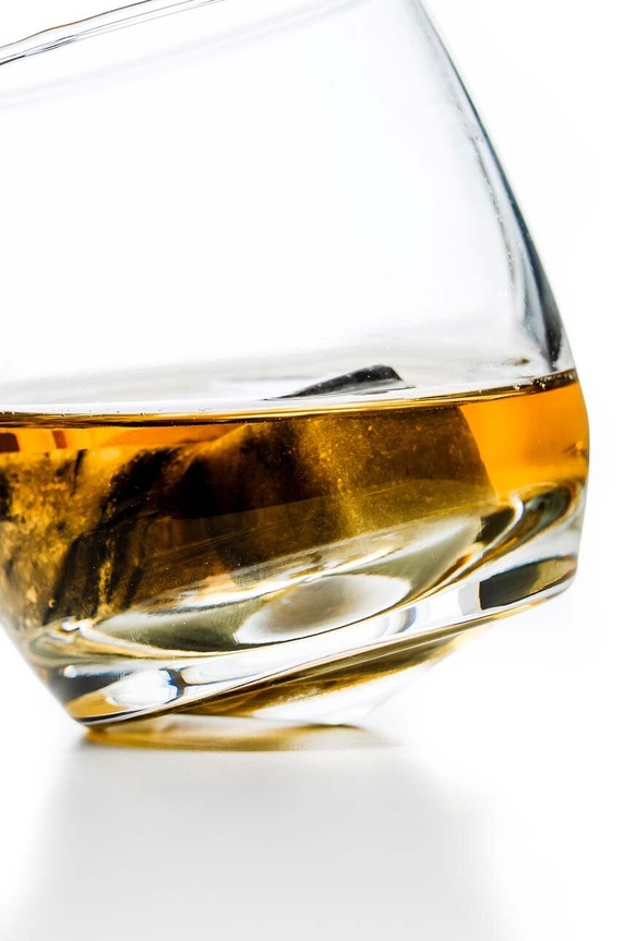 Sagaform kostki do whiskey Whiskeystenar 2 x 2 cm 9-pack szary 5016350