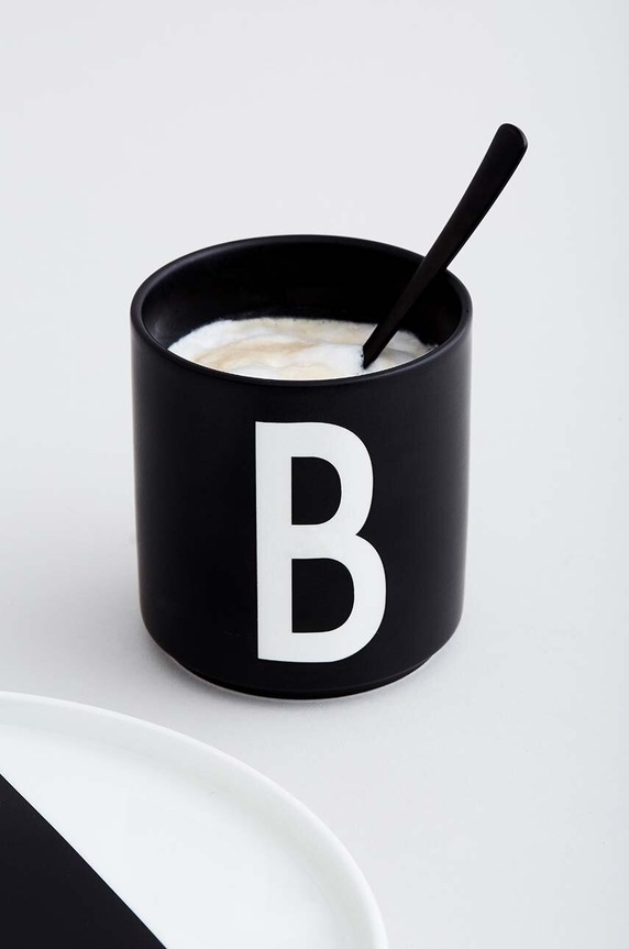 Kuhinja i bar Šalica Design Letters Personal 250 ml 10204000B crna