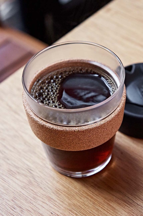 Hrníček na kávu KeepCup Brew Cork Black 454ml BCBLA