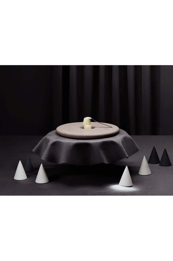 Tre Product solniczka Cone biały SC13PW