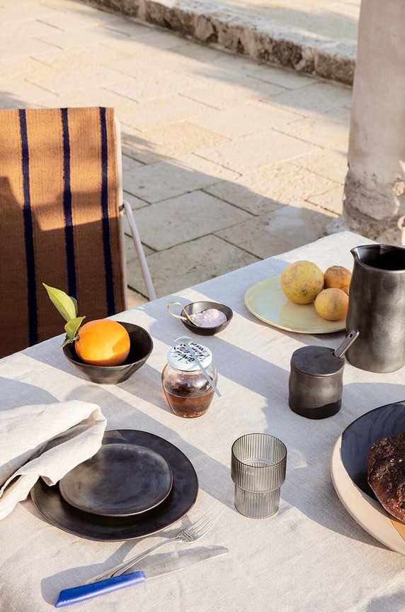 Ferm Living pojemnik z pokrywką Flow Jar czarny 110253101