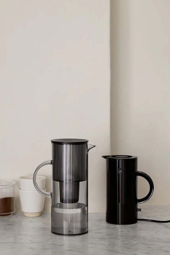 Vrč s filtrom za vodo Stelton 2 L 1310.10 siva
