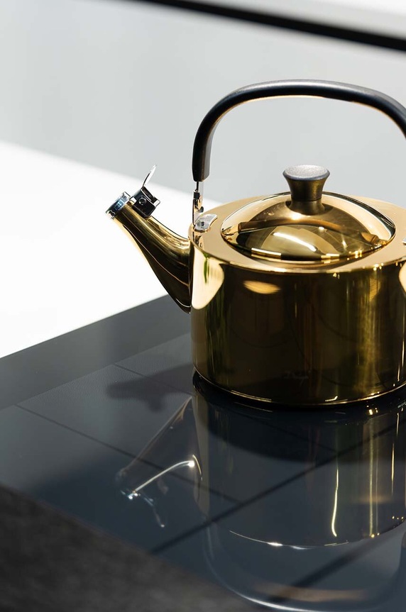 Kuchnia i bar Vialli Design czajnik z gwizdkiem 1,5 L 9187 żółty