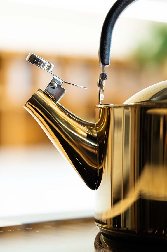 Vialli Design czajnik z gwizdkiem 1,5 L 9187 żółty