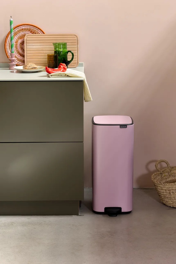 Brabantia kosz na śmieci ze stali malowanej proszkowo 30 l 255403. różowy