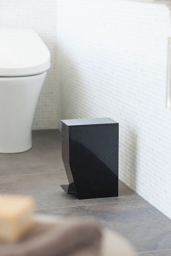 Koš za smeti Yamazaki Tower 3,9 L 3386 črna AA00