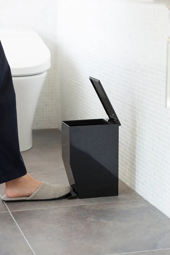 Kopalnica Koš za smeti Yamazaki Tower 3,9 L 3386 črna