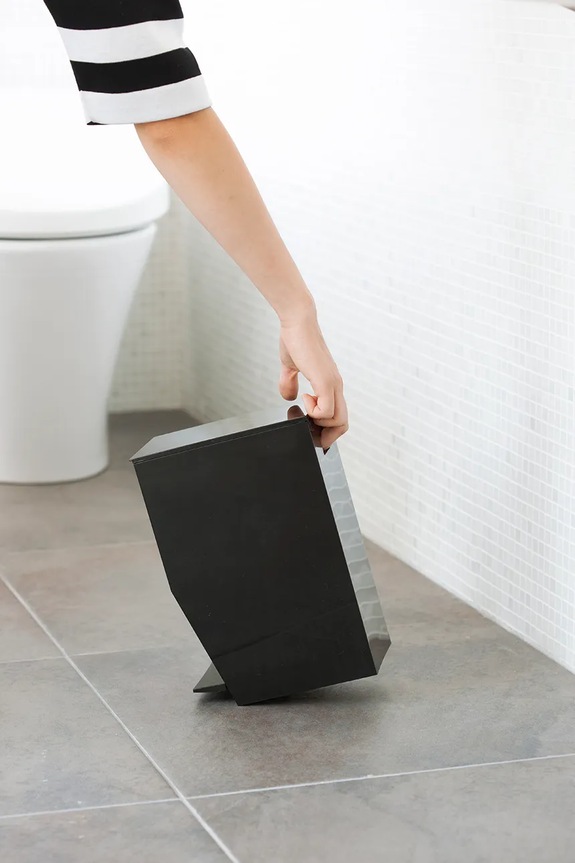 Koš za smeti Yamazaki Tower 3,9 L črna 3386