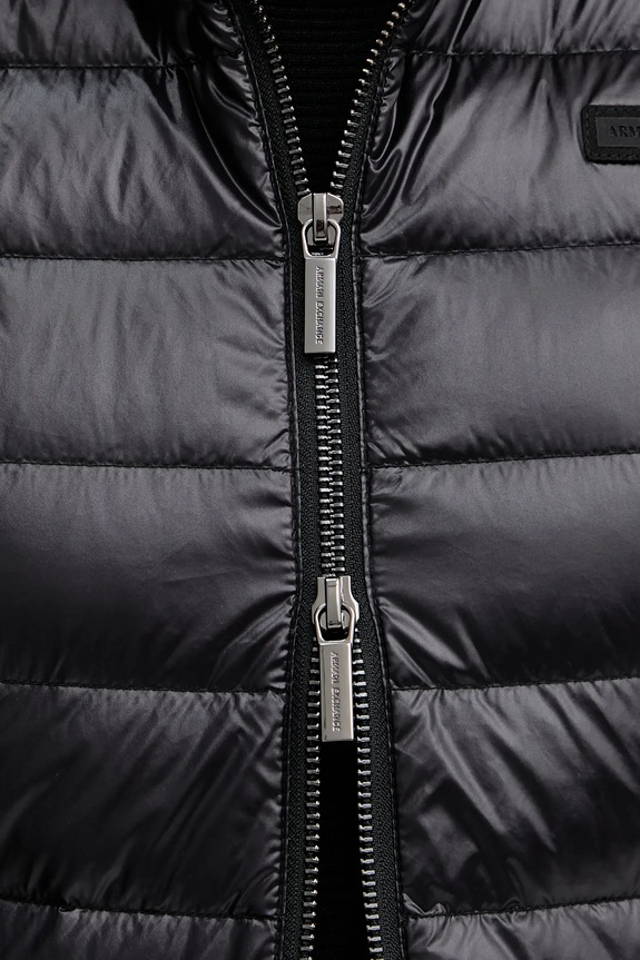 Пуховая безрукавка Armani Exchange XW001921.AF18757.NOS