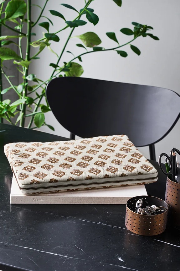 House Doctor θήκη για λάπτοπ 32 x 23 cm 203670821 μπεζ AA00